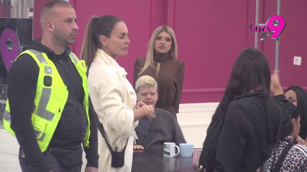Izgledaš kao IT vanzemaljac: Kačavenda sastavila Sofiju sa crnom zemljom zbog pominjanja njenog bivšeg muža, ponovo je podsetila na odnose sa Danetom (VIDEO)