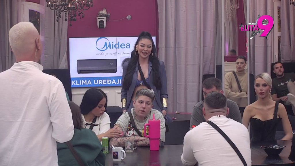 Puče tikva na pola! Zaratili Kačavenda i Asmin, pljušte uvrede na sve strane: Oblačiš se kao prostitutka, M*Š (VIDEO)