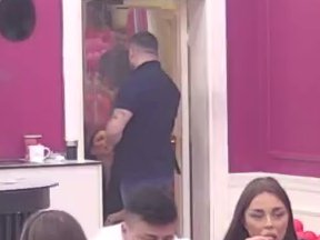 Nova drama Maje i Asmina! Pljušte prozivke po pušionici: Čula sam od tvoje žene da voliš advokate (VIDEO)