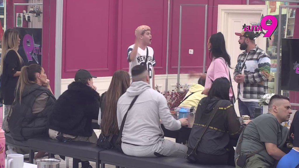 Karambol za stolom! Luka skočio i napao Uroša da ga je Anita udomila i hranila kao kera, Stanić podivljao i urnisao ih (VIDEO)