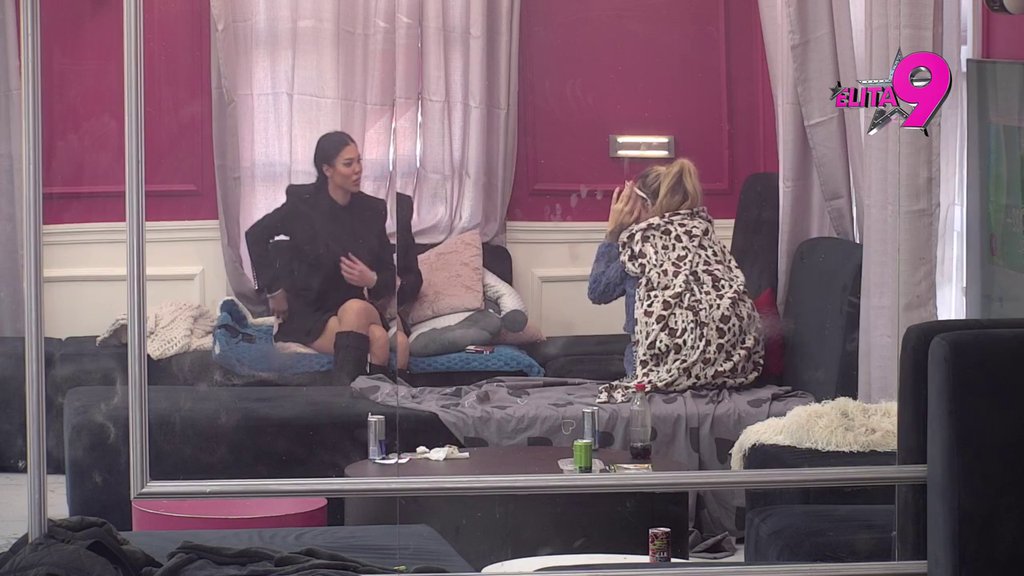 ŠAPUĆU I SKRIVAJU LICE! Maja i Aneli kao najbolje drugarice, počele da ogovaraju Asmina! (VIDEO)