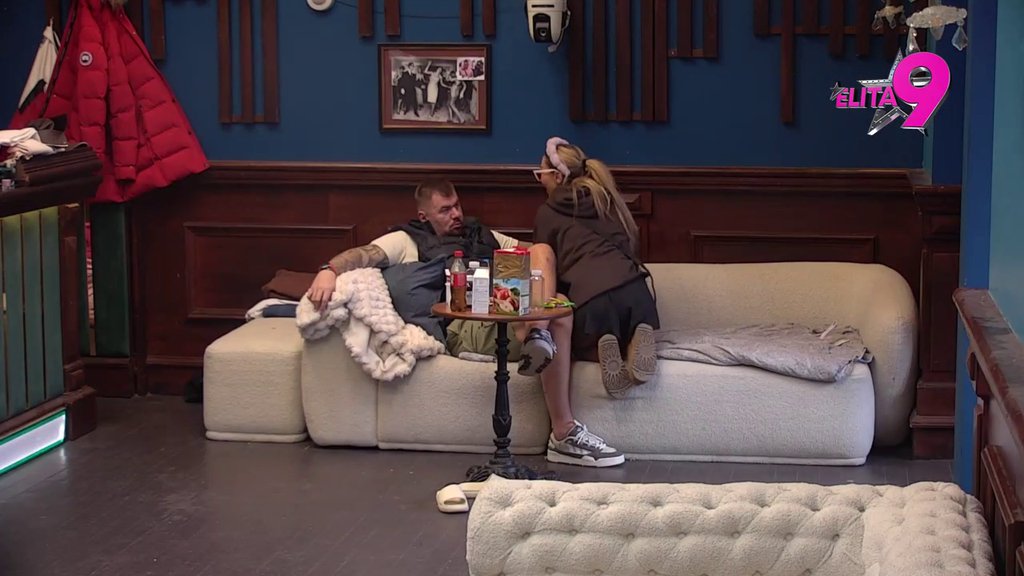 LJUBAV NIJE U POTPUNOSTI NESTALA?! Aneli je rekla da su je stihovi pesme setili na njihov odnos! (VIDEO)