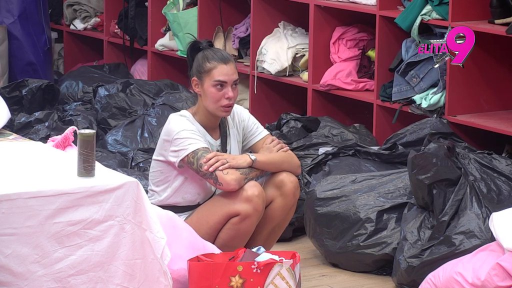 Gadiš mu se, forta te jedan devetnaestogodišnjak! Mina plače i urla, Dača ne može da je dozove pameti! (VIDEO)