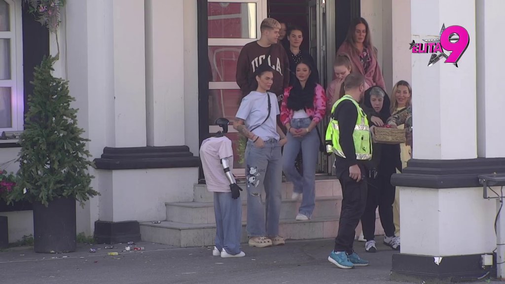 TOŠA LEGENDA! Doneo ženama u Eliti poklon zbog kog su se oduševile! (VIDEO)