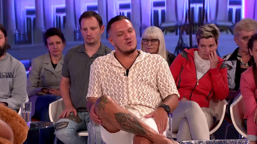 Pustio sam dramatičnu muziku i dao joj sataricu u ruke: Gastoz izneo detalje suočavanja Anđele i Pegija! (VIDEO)