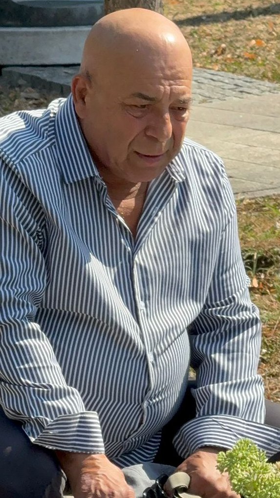 Milionski tiraži, sinovljevi kockarski dugovi, pa nož u leđa od bivše: Naš pevač je bio najtraženiji, a danas krpi kraj s krajem