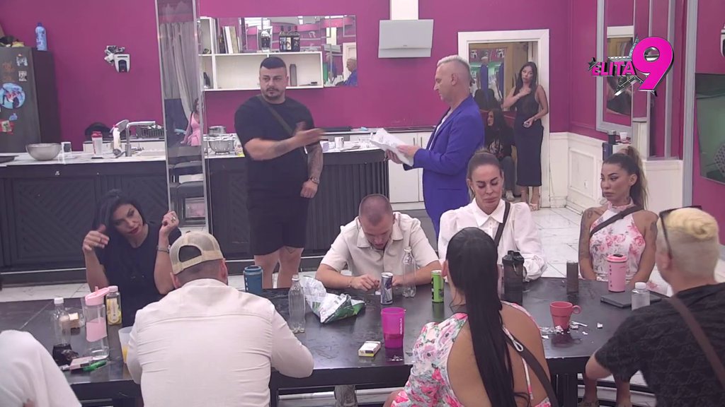 SUKOB EPSKIH RAZMERA! Terza na Uroševoj meti uvreda, Janjuš otkrio pozadinu Anelinog prijateljstva sa Sofijom (VIDEO)