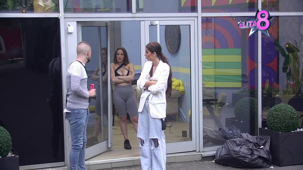 URLA I DIVLJA KAO NIKAD DO SAD! Mimas nahvatala Gruju i Mrvicu, pala joj roletna, pa ih urnisala: Nemoj da mi se smeje ovako PROVOKATORKA (VIDEO)