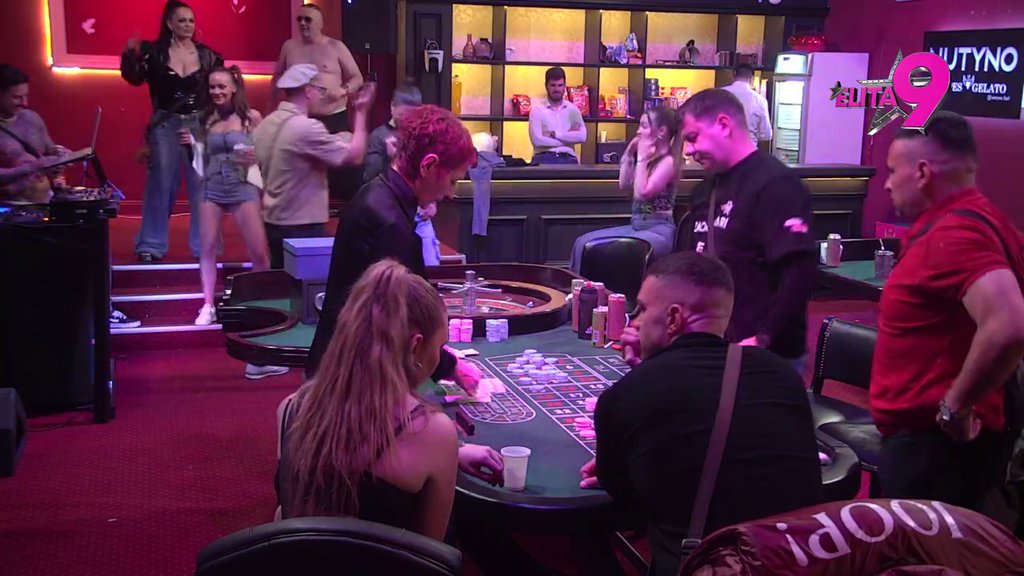 AU, KAKVA NOĆ U ELITI: Maja konačno pala na Asmina i završila sa njim u krevetu, Teodora sa Filipom prevarila Bebicu! SVE JE GORELO (VIDEO)