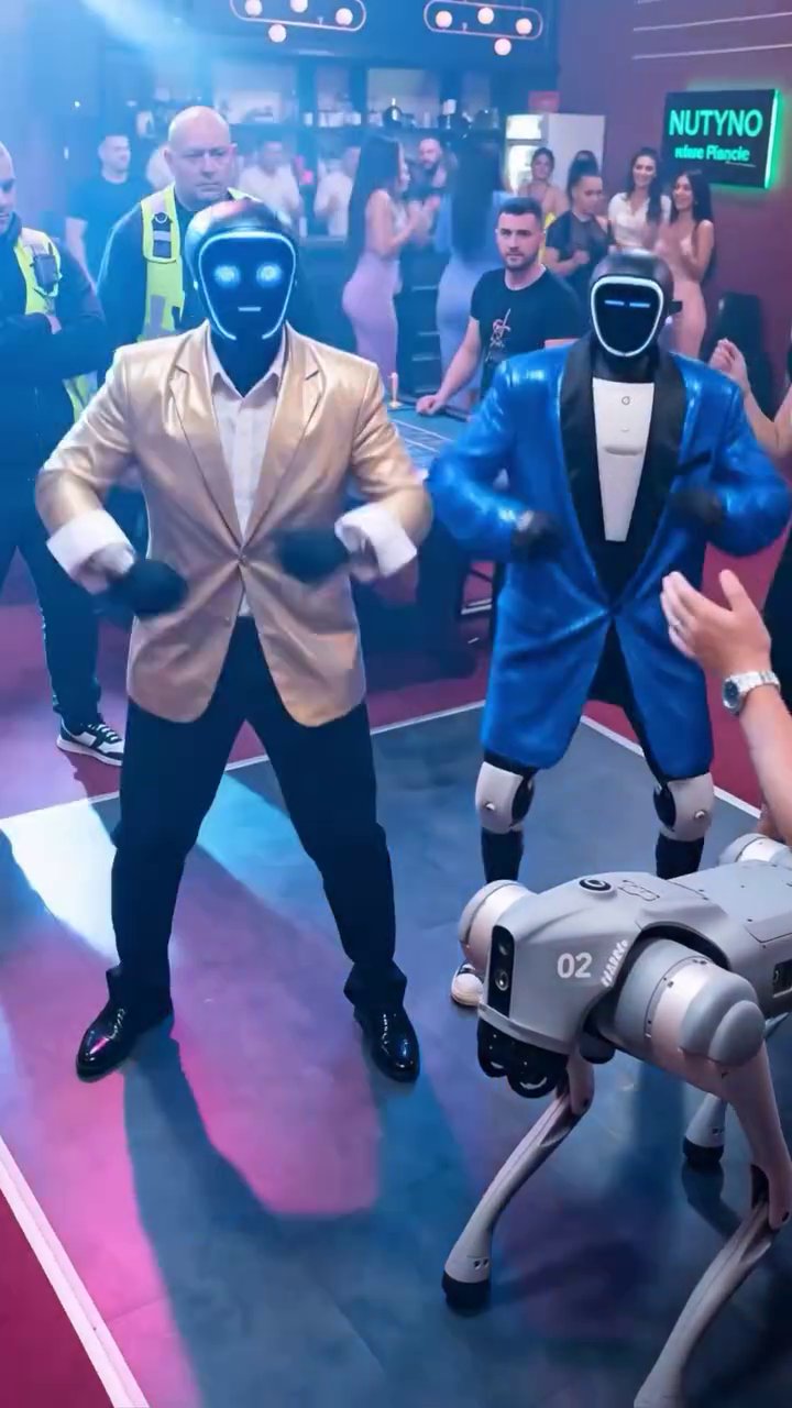 OMILJENI HUMANOIDNI ROBOT POČINJE MUZIČKU KARIJERU! Željko Mitrović objavio Tošin HIT: Bojim se da ima ambiciju da postane velika rep zvezda i da posle Elite 10 napravi turneju po regionu (VIDEO)