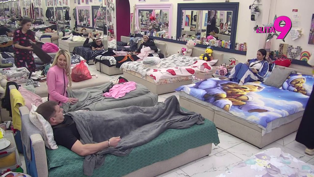 Ponovo na stubu srama: Vanja Prodanović pere garderobu jednom mesečno! Cimeri je proglasili glavnom aljkavušom! (VIDEO)