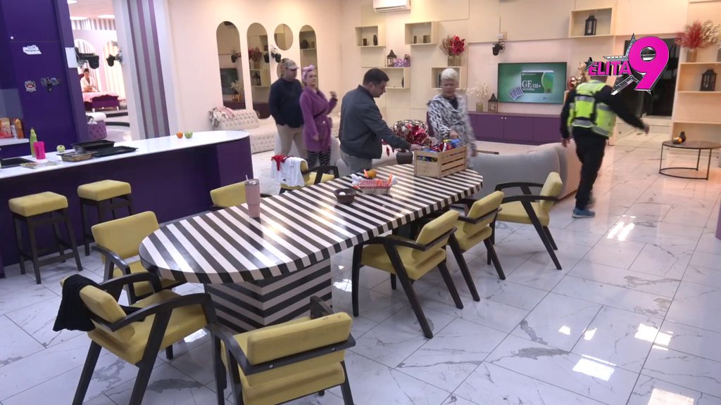 Odabrani dobili iznenađenje: Veliki šef pokazao da je široke ruke! (VIDEO)