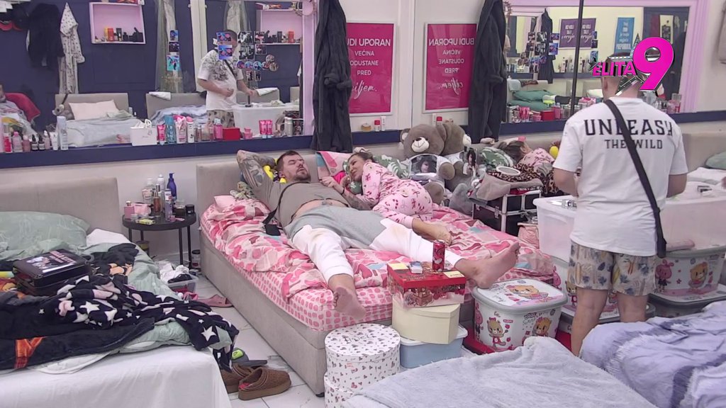 Kao u dobra stara vremena: Janjuš i Aneli se prisetili svoje velike ljubavi, on jedva uspeo da joj odoli! (VIDEO)