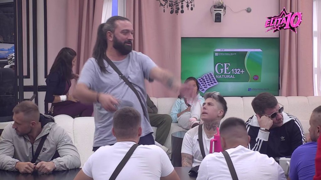 Karić namerno ponižava Lauru? Dača otkrio šta joj priča iza leđa, Stefan ga odmah ugasio! (VIDEO)