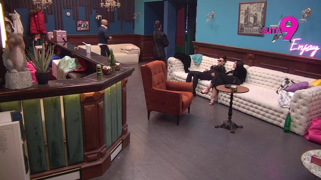 Au! Aneli će napraviti haos, Sara došla u pab i obratila se Luki: Ružno ti je bez kačketa, loše te je posavetovala verenica! (VIDEO)