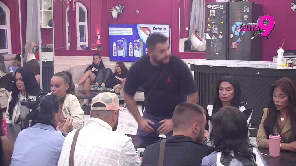 Naša veza mnoge boli, volim te: Asmin se zbog Majinih reči odmah izvinio njenoj porodici zbog uvreda, ona ga pogodila pravo u srce! (VIDEO)