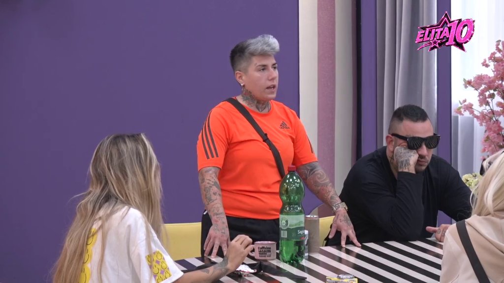 Jedna čaplja i isfrustrirana... Matori pukao film, unakazila Gloriju Jelovac! (VIDEO)