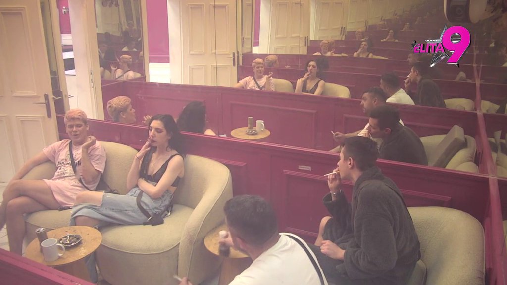 DIŽE BUNU: Asmin rešio da se obračuna sa svima koji su rekli da se ljubio sa Sarom, pokušava da se opere zbog Maje (VIDEO)