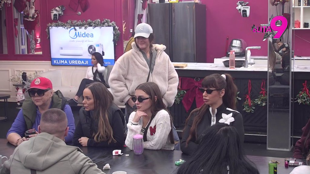 Ne znaš da zaštitiš svoj odnos, lažov si: Matori prekipelo da sluša Lukine šlagere, skinula rukavice i izrešetala ga argumentima! (VIDEO)