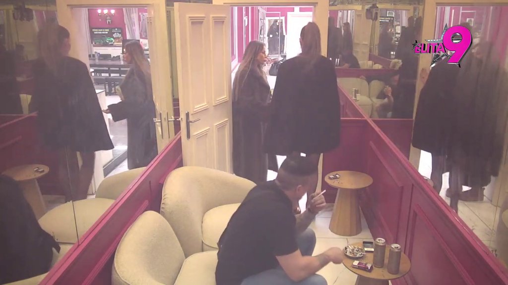 BLAM! Kačavenda dozvolila sebi da se tetura pijana po kući, Sofija joj pomogla da se presvuče (VIDEO)