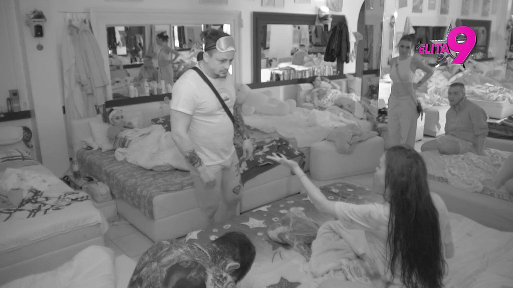 AU, KAKVE PROZIVKE: Terza zapenio na Maju, pljušte nikad užasnije uvrede! (VIDEO)