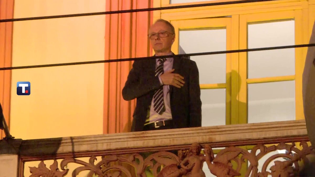 ‘Kakav rektor, ovo je huligan’ Vladan Đokić se u Hilandaru ponaša kao u kafani – ljudi zgroženi, komentari se samo nižu (FOTO)