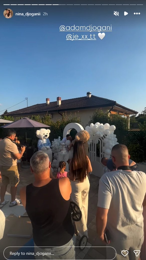 Porodica Đogani na okupu: Gagi se latio mikrofona, Nina i Luna igraju pored njega! Pogledajte kako je protekao prvi rođendan Adamovog sina (FOTO)