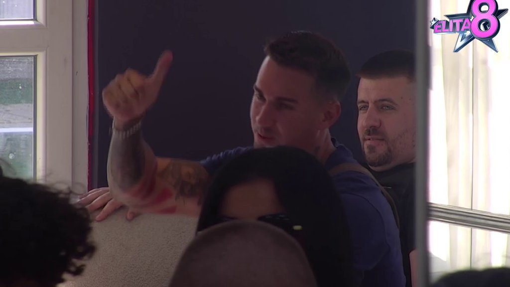 Bila bi katastrofa da nemamo ogledala: Mateja ponosan na sebe, ukućani smatraju da mu je najbitni fizički izgled! (VIDEO)