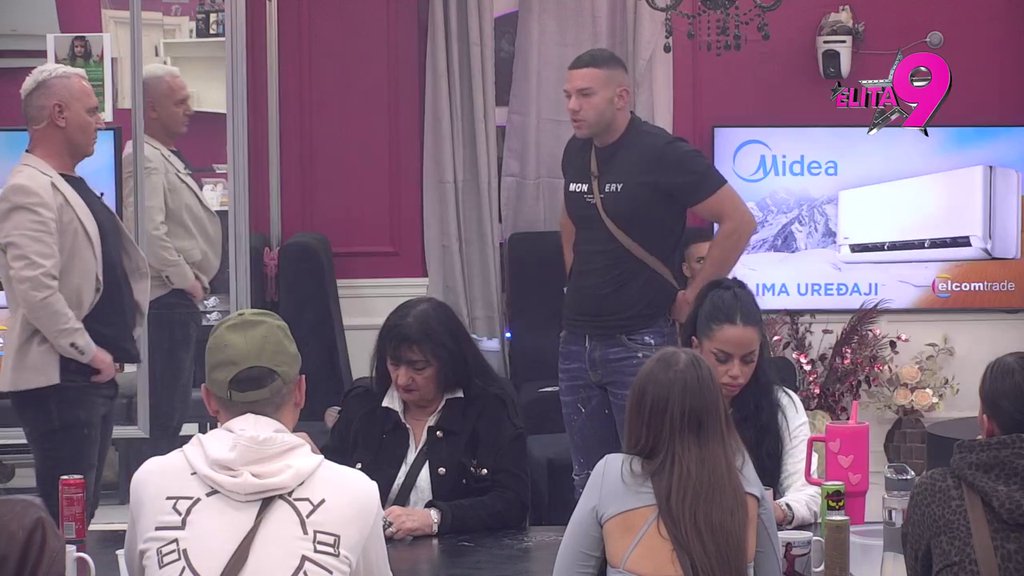 ODAKLE NJEMU PRAVO DA SNIMA SVAKOGA PA I NJU?! Anđelo osudio Luku pa ga ispreskao argumentima, Aneli ucentru skandala (VIDEO)
