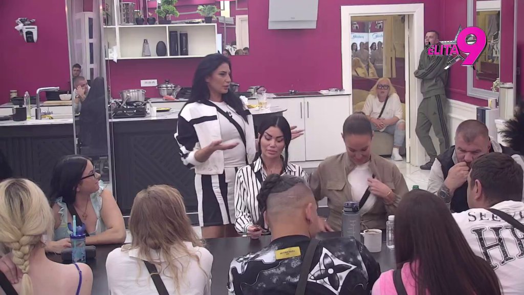 Kakav blam! Luka pokušao da negira da je gledao u kamere i ljubio Jakšićku u glavu, Maja urnisala Situ: One KUKAVIČKI ucenjuju Asmina! (VIDEO)