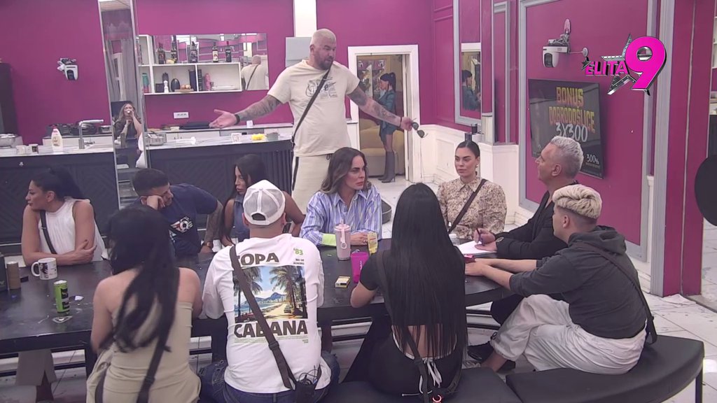 ON JE NJEN ADRESA ZA SVE: Stanija otkrila detalje razgovora nje i Aneli, dala joj savet iako Asmićka tvrdi da je iskoristila njenu priču (VIDEO)