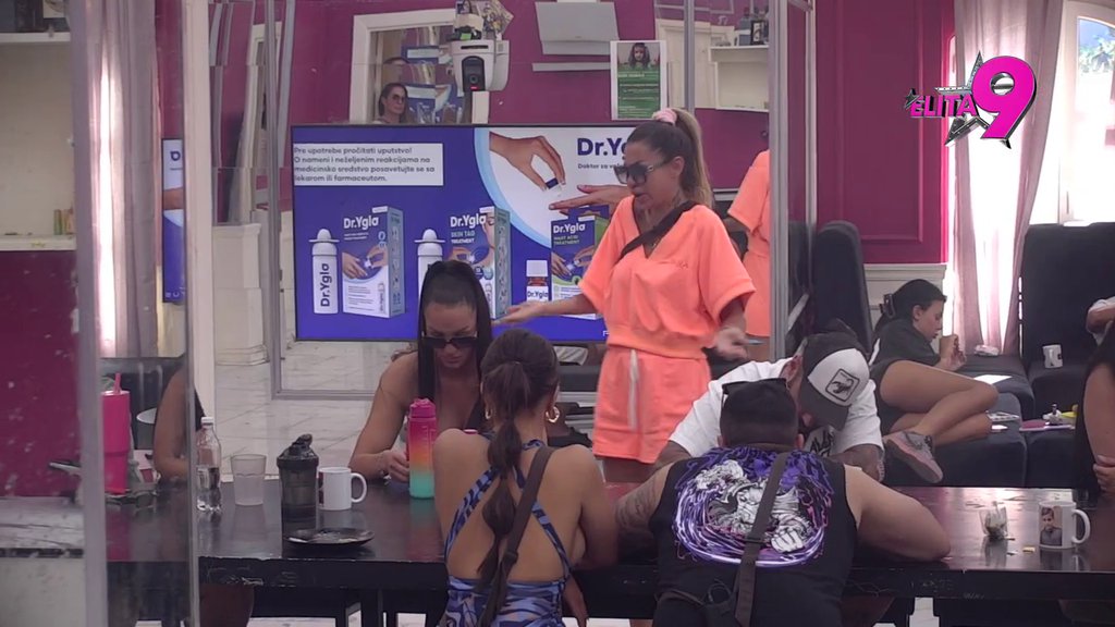 PREKO SVEGA SI PREŠLA, TRČIŠ ZA NJIM: Učesnici ponovo stavili Aneli do znanja da se blamira sa Đukićem, Luka izneo nove šok detalje (VIDEO)