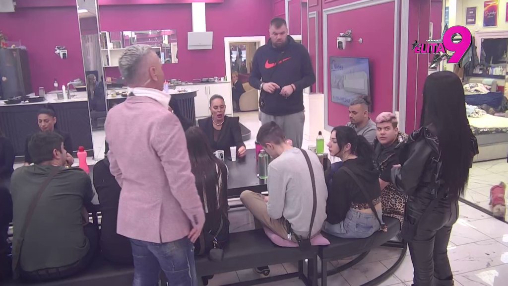 Pretila si da ćeš doći, zvala si me sa skrivenih brojeva: Janjuš i Jovana oči u oči! Marko priznao sve o ZABRANI PRILASKA i UHOĐENJU, ona istrajna da dokaže da su bili u vezi! (VIDEO)