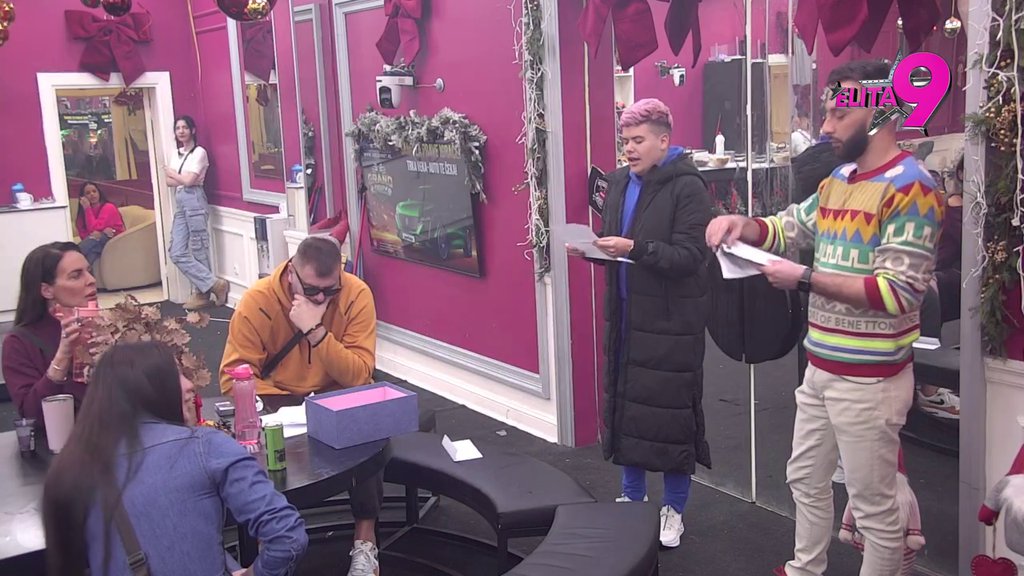 Čista dominacija! Uroš ponovo pokazao zapanjujuće neznanje, nasmejao sve svojim odgovorima na Kvizu znanju! (VIDEO)