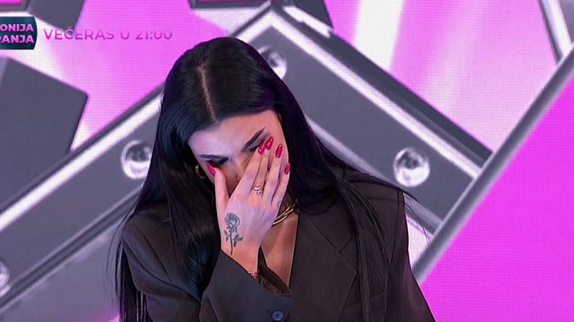 ANITA RONI SUZE U STUDIJU! Stanojlovićeva se rasplakala zbog emotivnog klipa njene i Anđelove ljubavi! NAJTEŽE MI JE KADA... (VIDEO)
