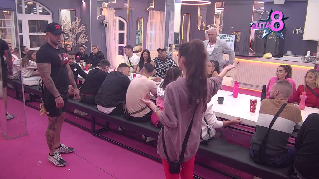 TOTALNI PAD SANJE GRUJIĆ! Saznala za prepiske u kojima je pisala da ju je Marko TUKAO, sve ih demantovala i pored DOKAZA, a onda je Mima DOKRAJČILA: Došla je u tri popodne, njenoj mami sam... (VIDEO)