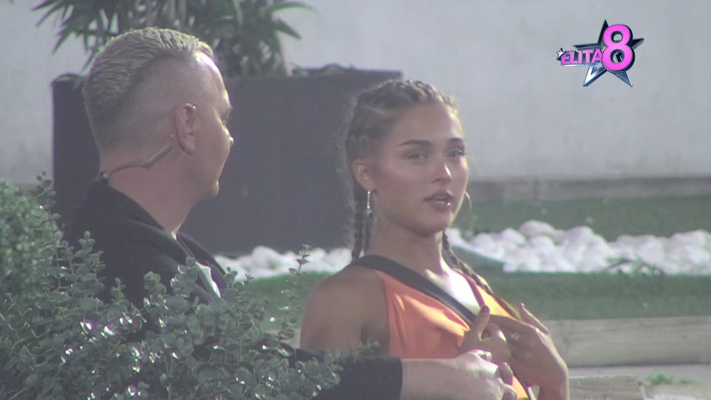 Ovakvu Sofi Tikačenko do sada niste čuli: Brzinom svetlosti skinula masku Anđeli, pa otkrila da li bi bila u vezi s Gastozom ili Karićem! (VIDEO)