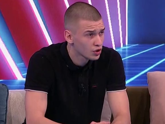 Čekam bebu, a razvodim se: Bivšem učesniku Elite ponovo pukao brak sa 20 godina starijom! Otkrio da je dobio njene poruke sa OVIM cimerom iz rijalitija