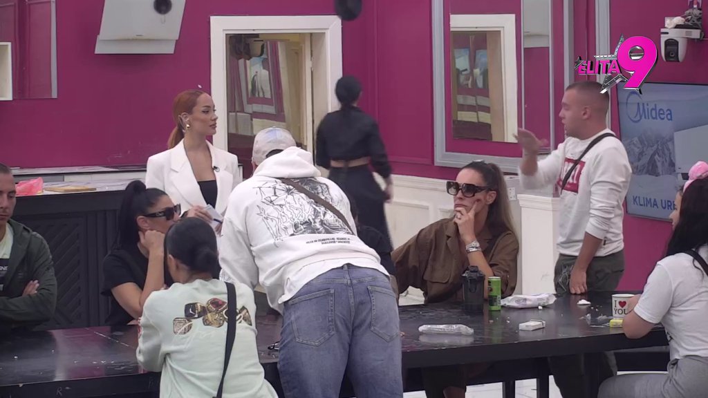 Ona je druga opcija: Dača urnisao Anitu, uveren da je sa Lukom čeka dete samo jer Aneli to nije htela! (VIDEO)