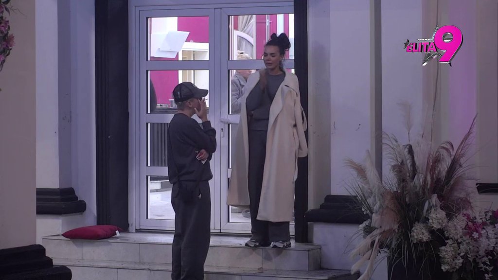 UVEK PLAČEM ZBOG TOG OLOŠA: Anita se rasula na delove nakon sukoba sa Anđelom, Asmin joj ponudio rame za plakanje, pa uputio prekor Staniću! (VIDEO)