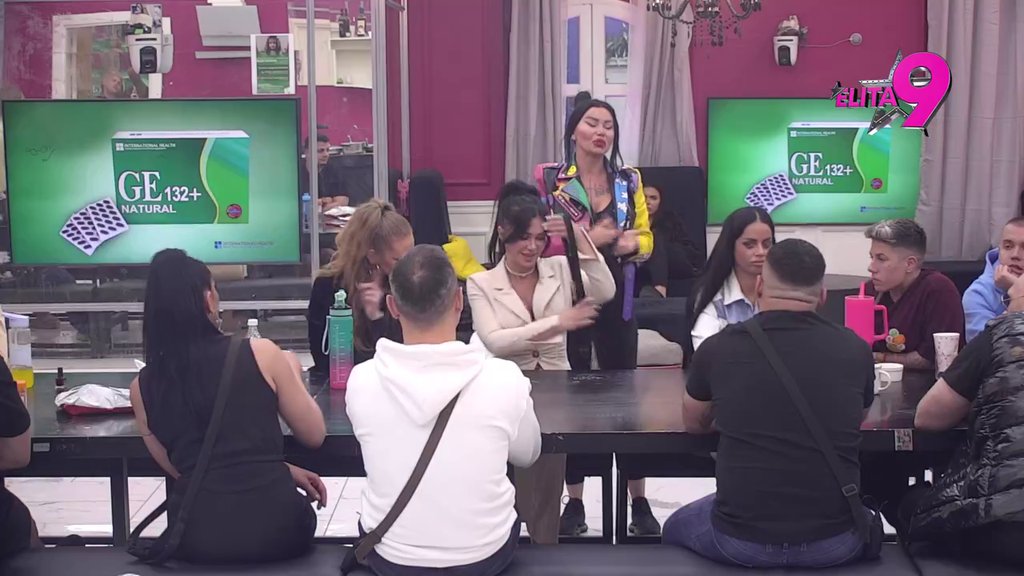 Žestoko, žešće, Boginja! Urnisala Asmina kao nikada do sada, Prodanovićka ga DOKRAJČILA: Žudi ka javnim ličnostima da bi nadomestio muškost (VIDEO)