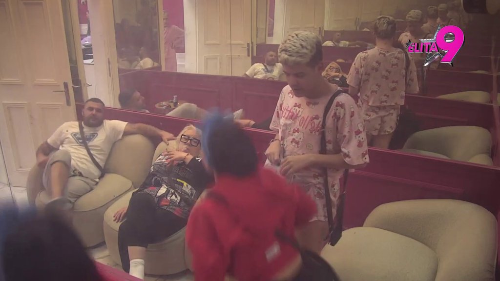 ZGAZIĆE TE STANIJA KAO MRAVA! Uroš uzeo stvar u svoje ruke: Očitao lekciju Maji zbog muvanja sa Asminom, pa je odneo (VIDEO)