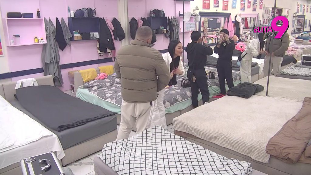 IZBACILA GA IZ TAKTA: Maja zapevala Asminu Stanijinu pesmu, on promenio sve boje poput semafora! (VIDEO)