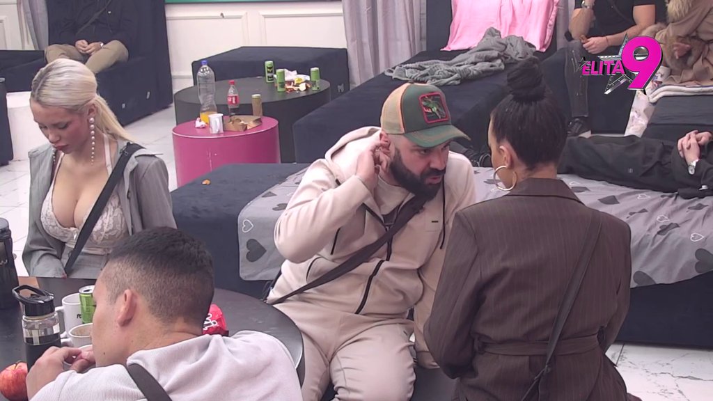 Sprema mu haos?! Anita kipti od besa jer joj se Luka smeje u facu, on joj priznao sve: Ja ne mogu da... (VIDEO)