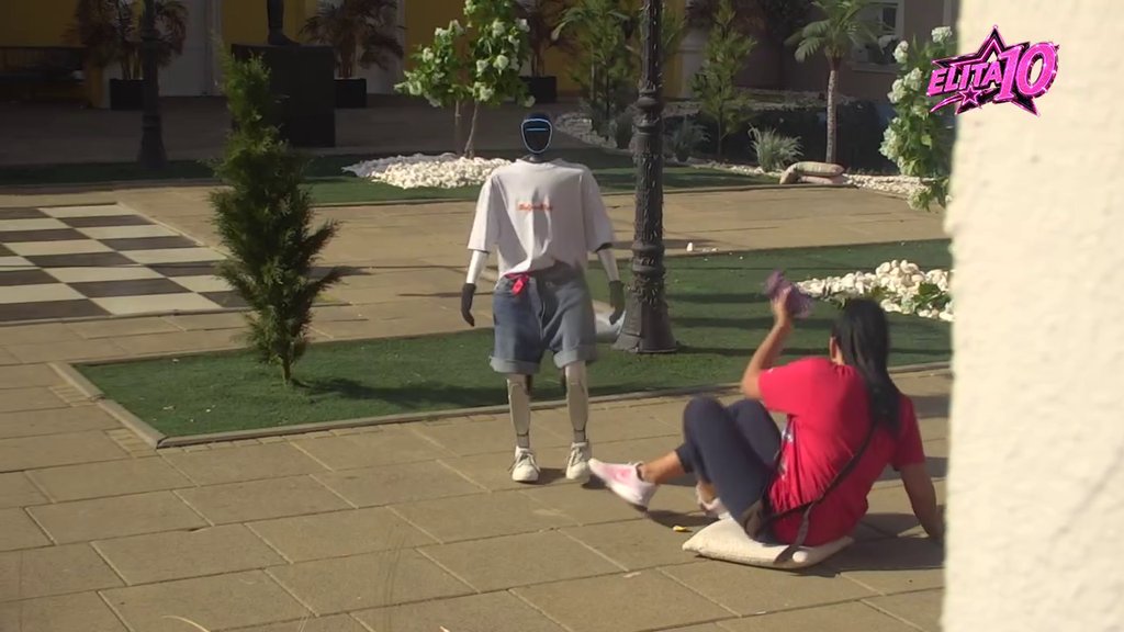 OPA! Jakšićka bacila oko na novog takmičara, sve priznala Toši (VIDEO)