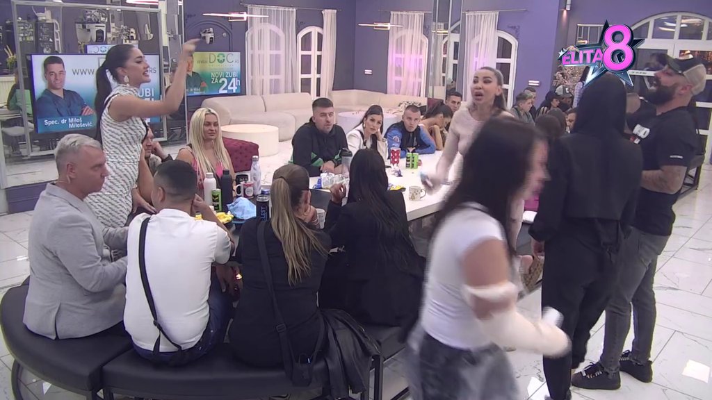 BLAM VEKA: Anđela oblatila Aneli na sva zvona, pa joj Džordi poklonila BRIJAČ i ŠAMPON na račun Lukinih poniženja! (VIDEO)