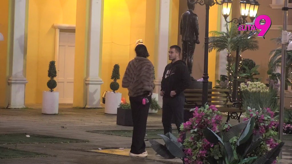 Ne može da mu odoli! Mina prišla Viktoru, on ne skida osmeh dok je gleda, pa se izgrlili (VIDEO)