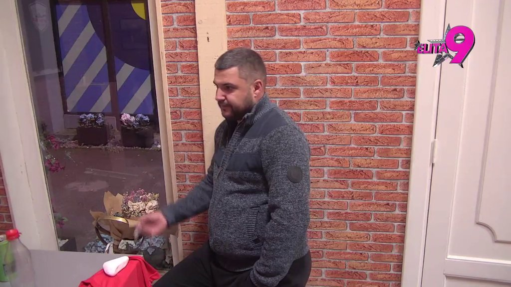 OSEĆAM SE KAO DA VARAM STANIJU: Asmin otkrio Mini kako se oseća pored Aneli, pa progovorio o odnosu sa Majom: MENI SE DOPADA... (VIDEO)