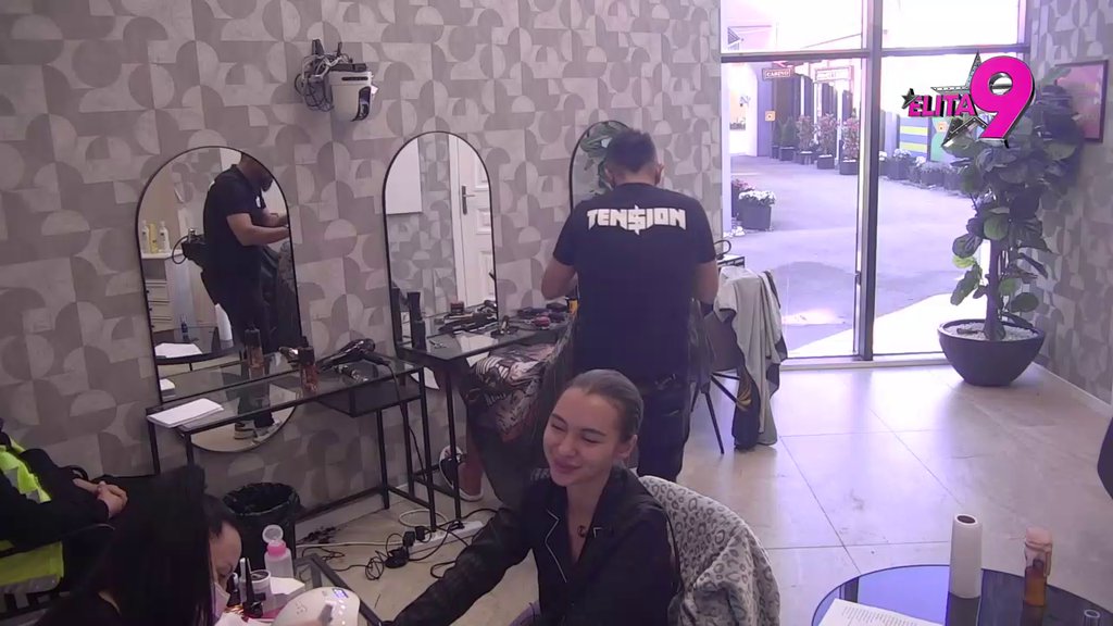 PREKIPELU MU: Sara uspela da dovede Janjuša do tačke pucanja u frizerskom salonu, pa joj ODBRUSIO! (VIDEO)