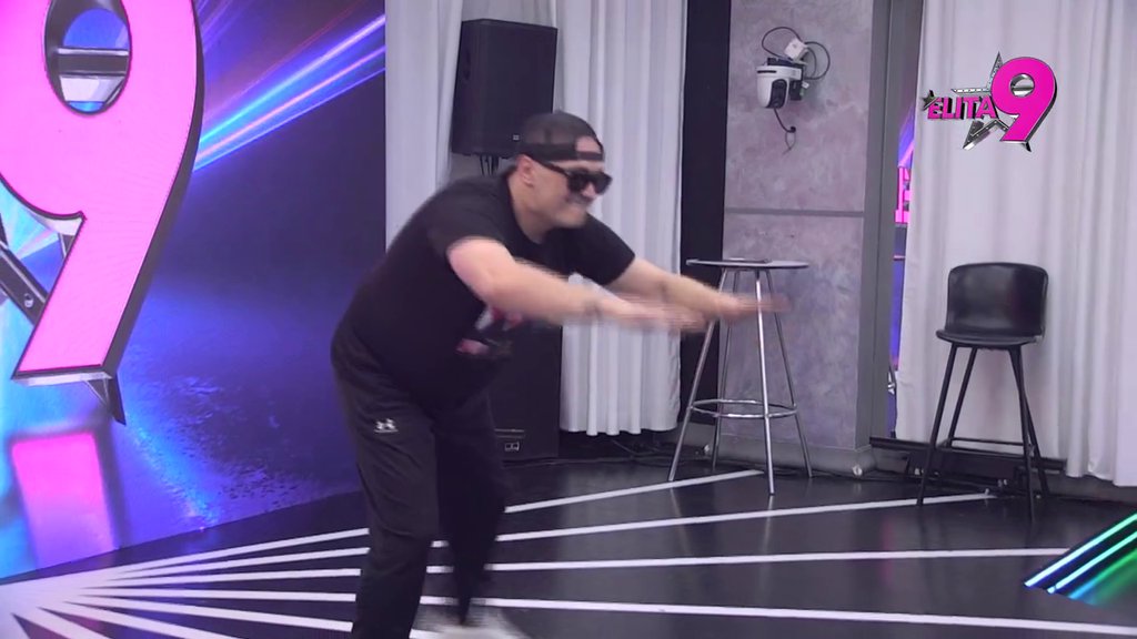 NOĆ PUNA OSMEHA, A ONDA I SUZA! Učesnici pokazali talente za glumu, pevanje i ples, oni su proglašeni za najbolje PERFORMERE, a onda je ovaj učesnik zauvek napustio Elitu!